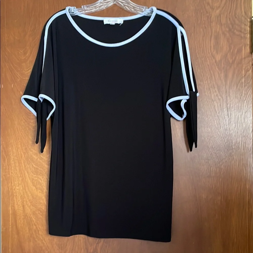 Black and White Relaxed Cut Out Short Sleeve Tee - Picture 3 of 6
